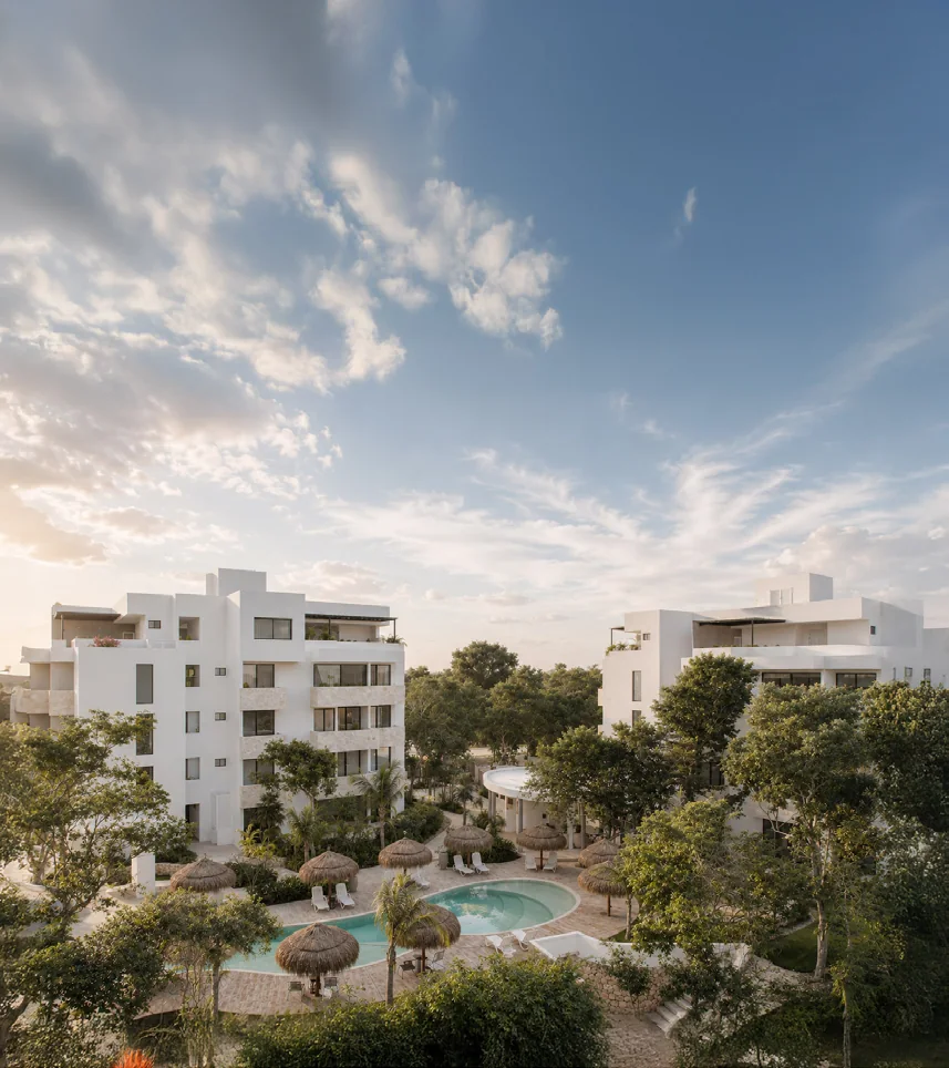 Hélices condominiums with pool
